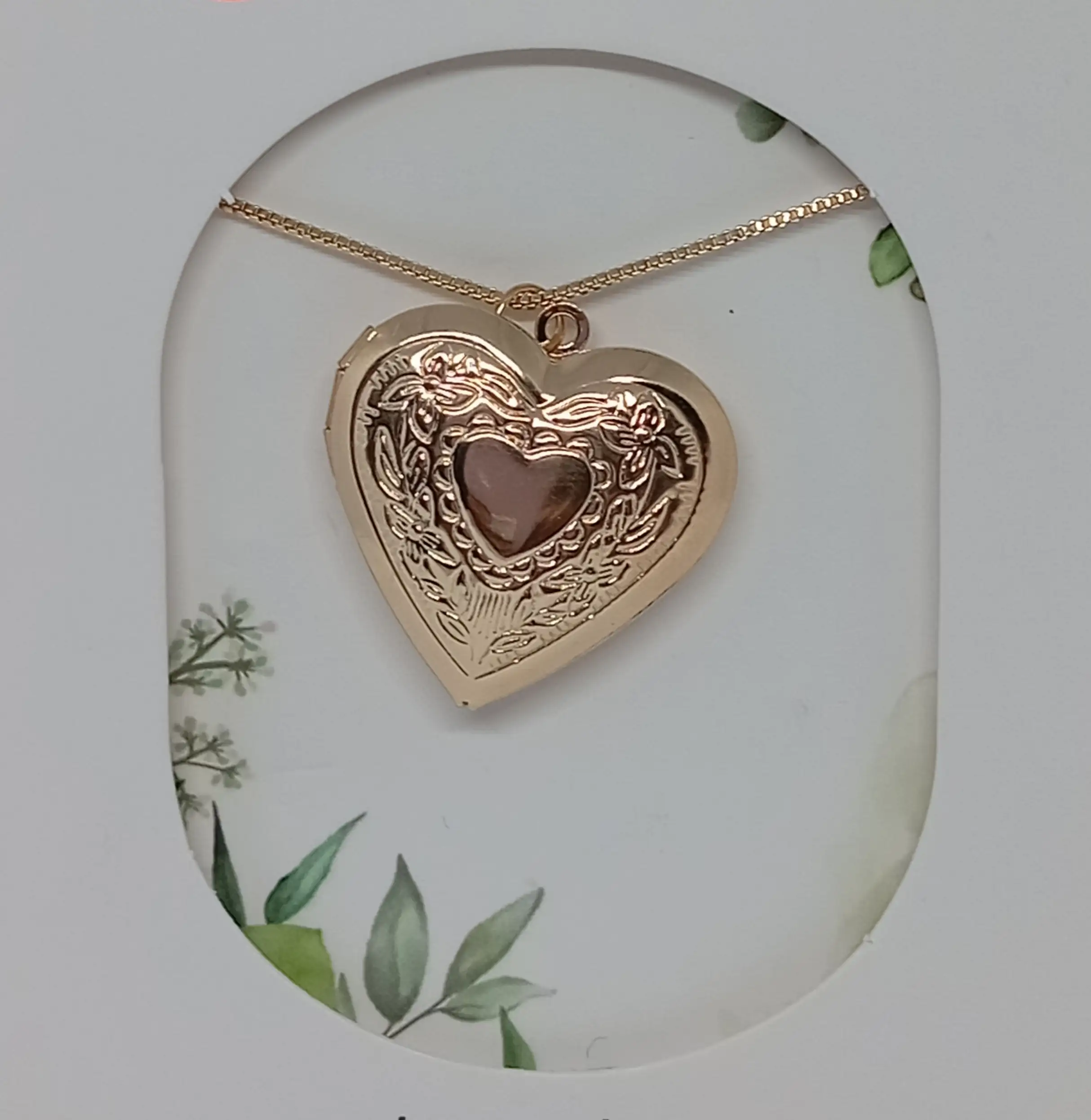 Collar relicario de corazón 