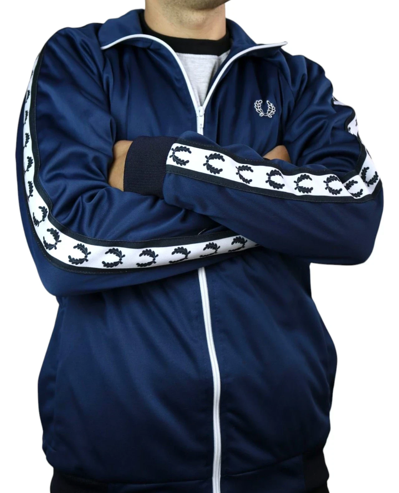 Chaqueta deportiva cinta laureles en mangas 