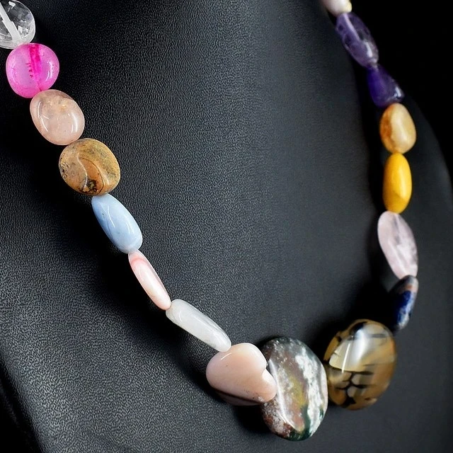 Hermoso collar de piedras mixtas genuinas 3