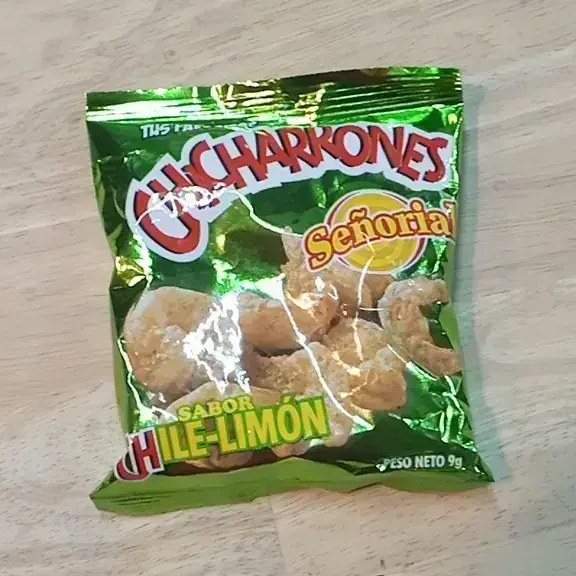 Chicharrón con chile limon 