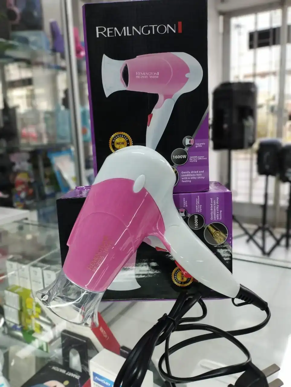 Secador Viajero Pórtatil 1600W REMLNGTON  con boquilla 