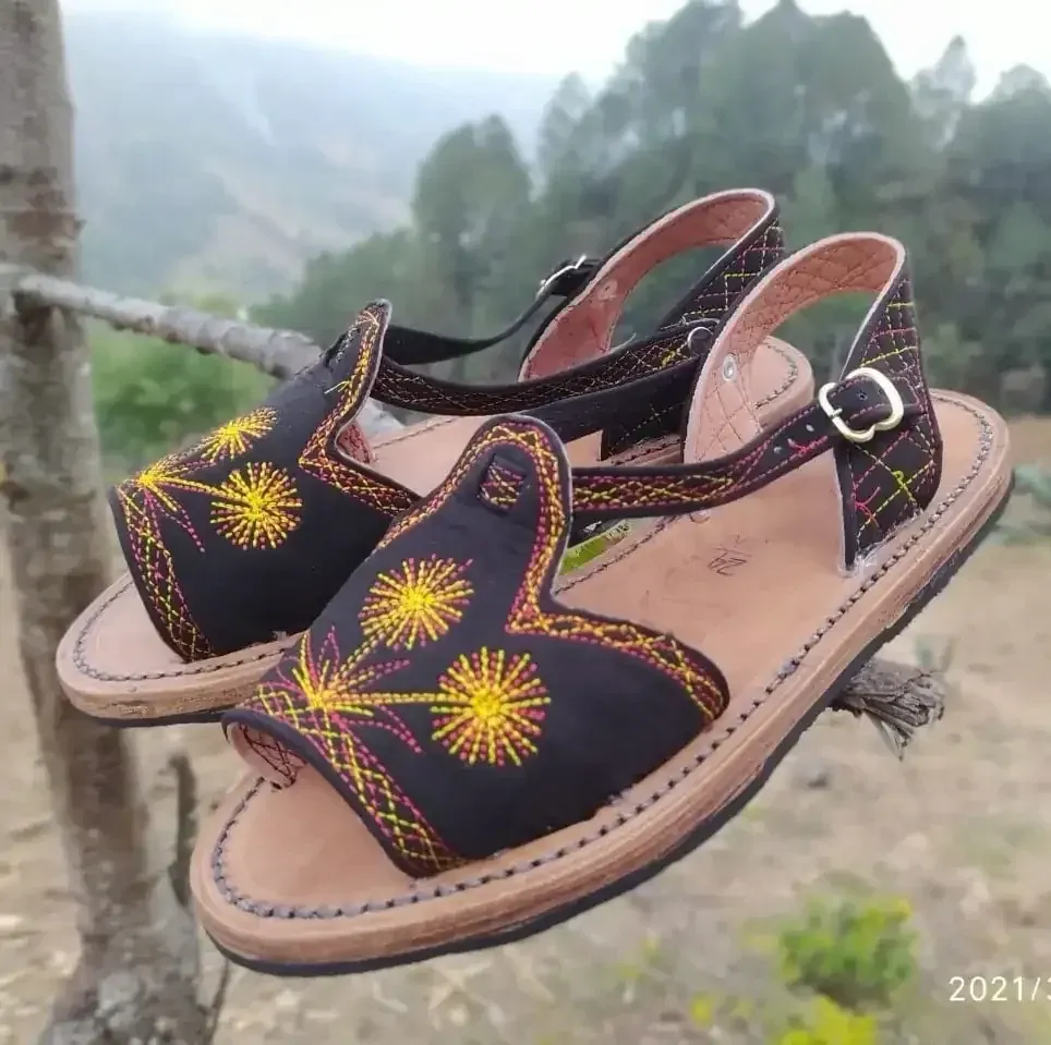 Sandalias color negro para dama