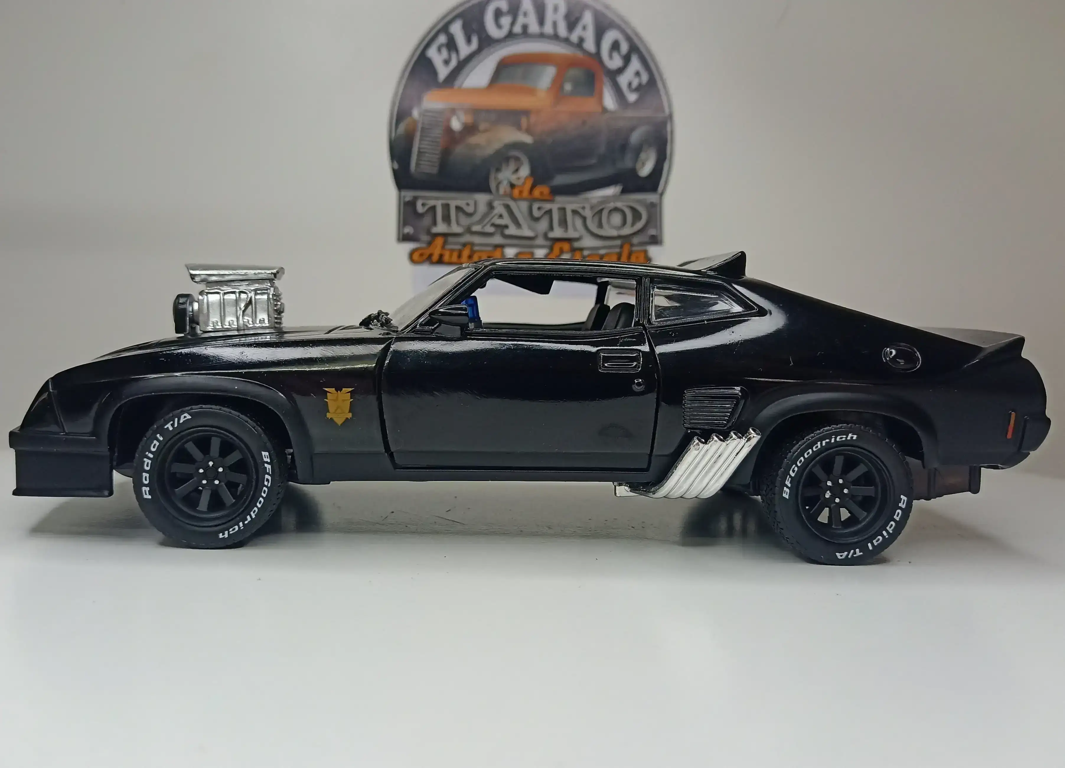 Ford falcon XB 1973 INTERCEPTOR  2