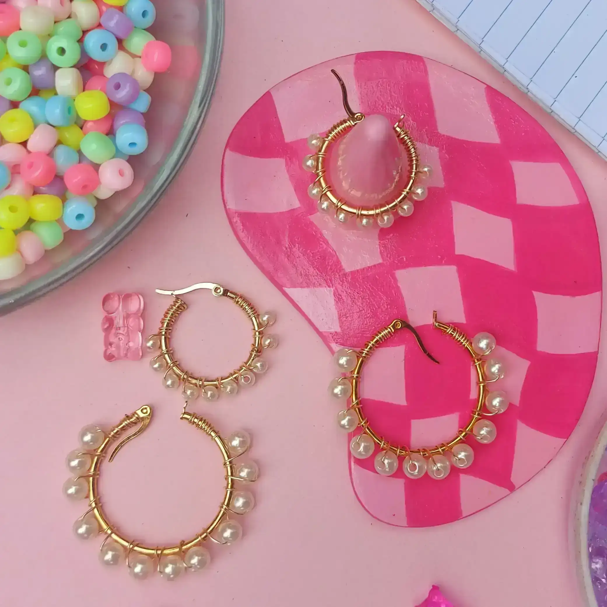 Argollas tejidas con perlas  4