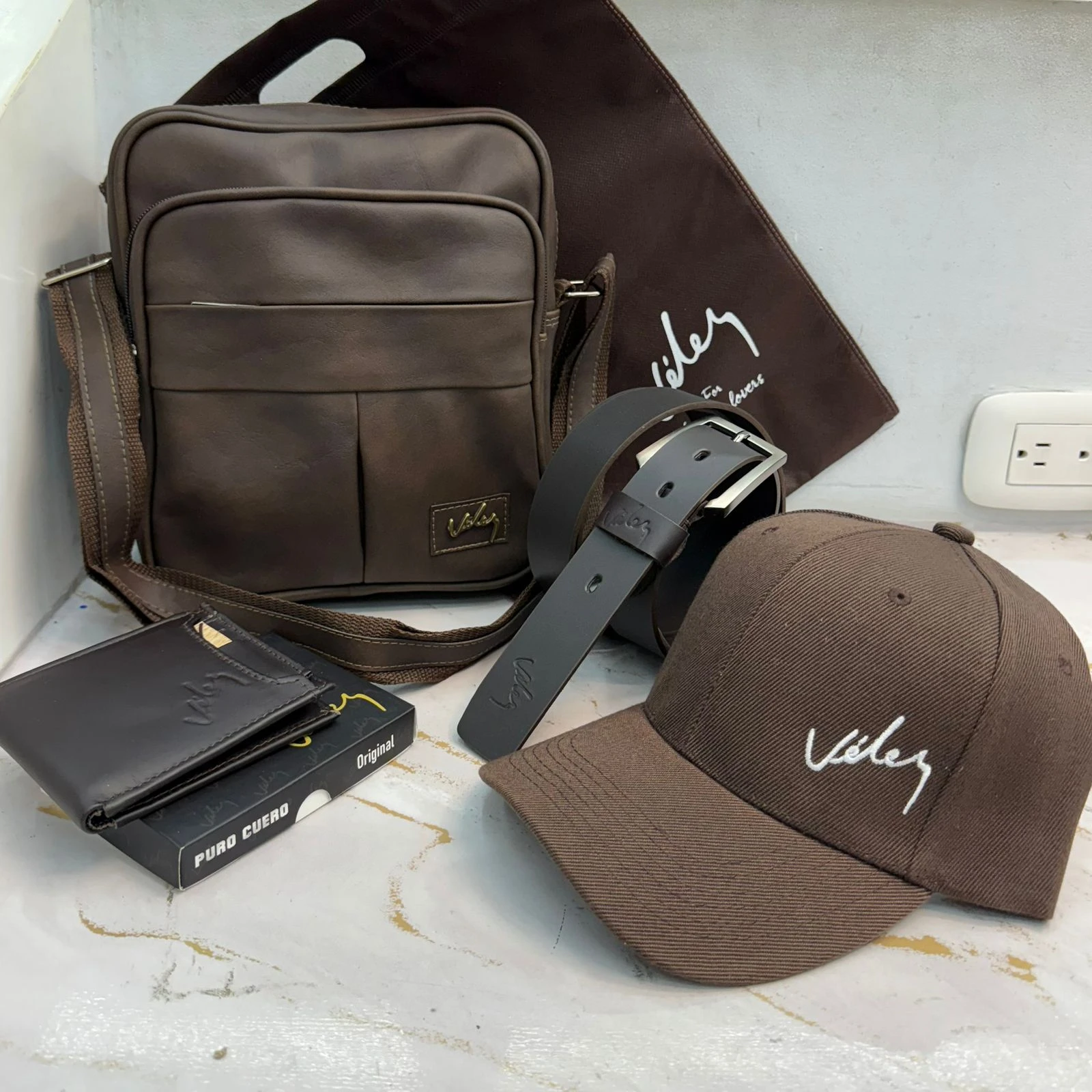 Trio Velez Larry gorra