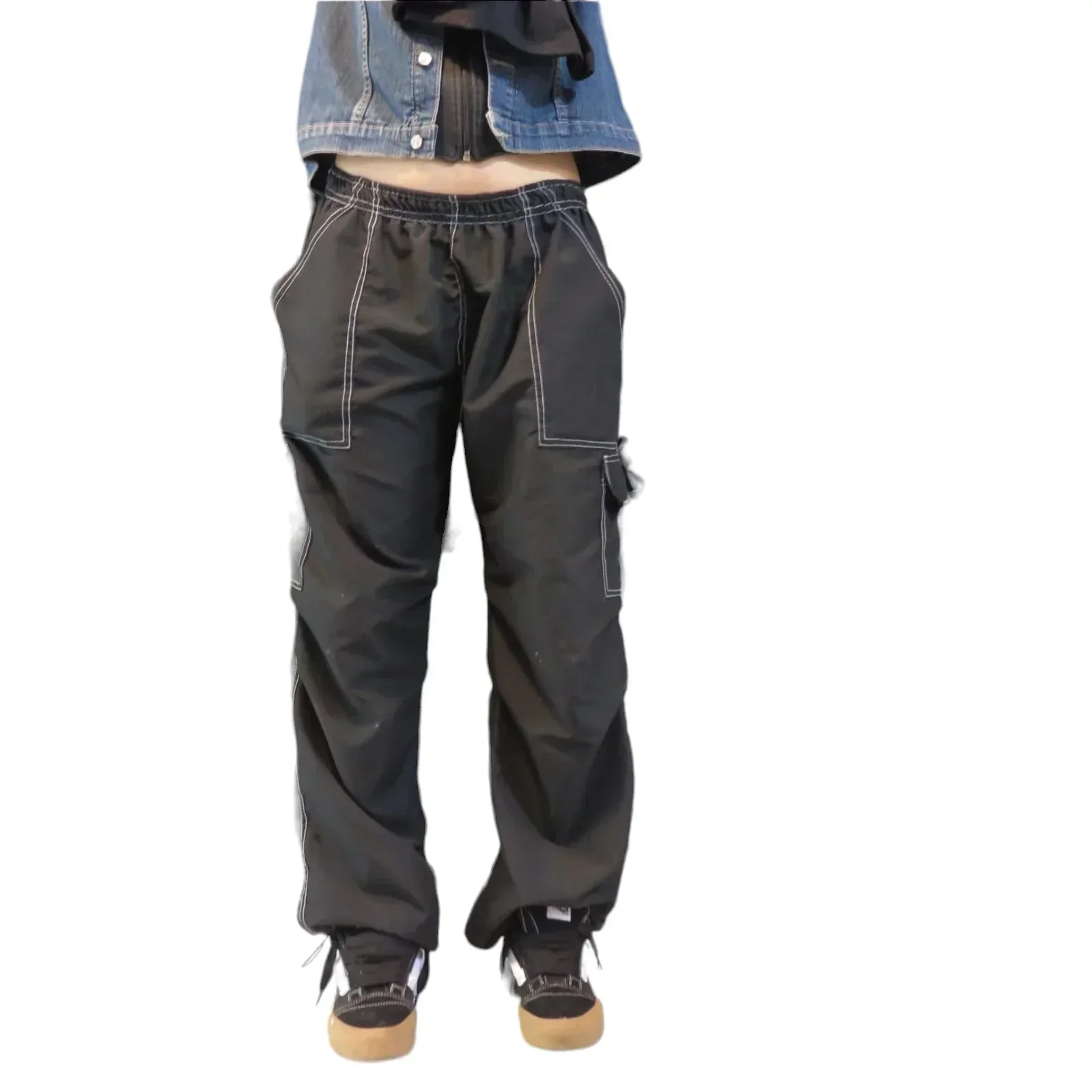 Pantalon tipo jogger 2 bolsas con linea