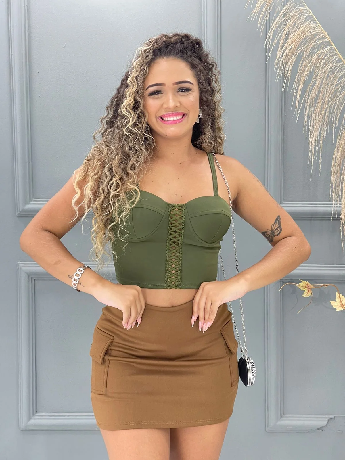 SAIA CARGO COM SHORT POR BAIXO 7