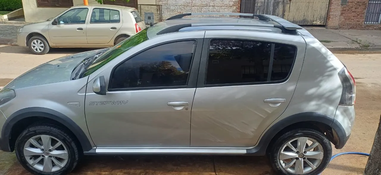 2013 nafta gnc  todo al dia .. se va tranferido 140.000 km  2