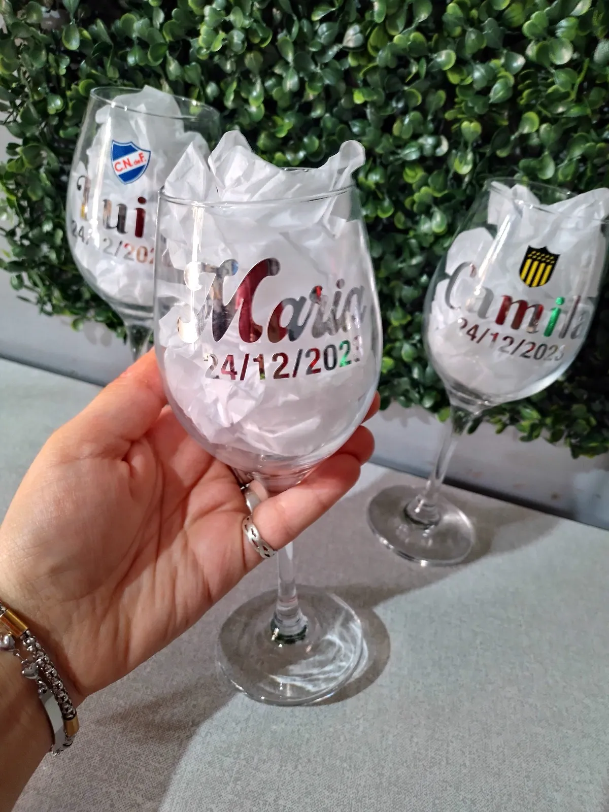 Copa de vino con diseño en vinilo  3