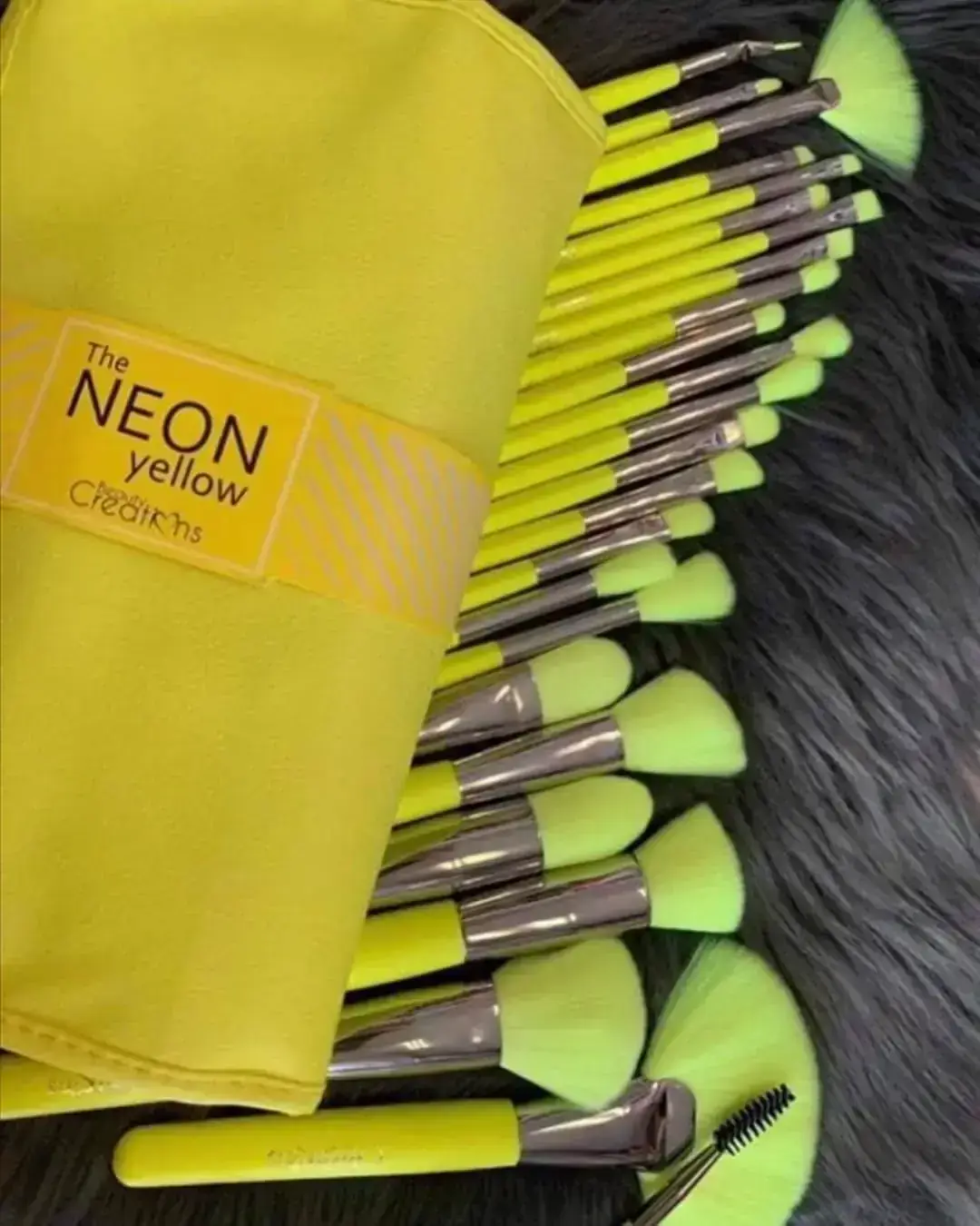 SET DE BROCHAS  AMARILLO NEÓN 4