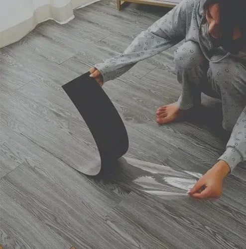 36 PIEZAS | PISO PVC IMPERMEABLE IMITACIÓN DE MADERA AUTOADHERIBLE GRIS