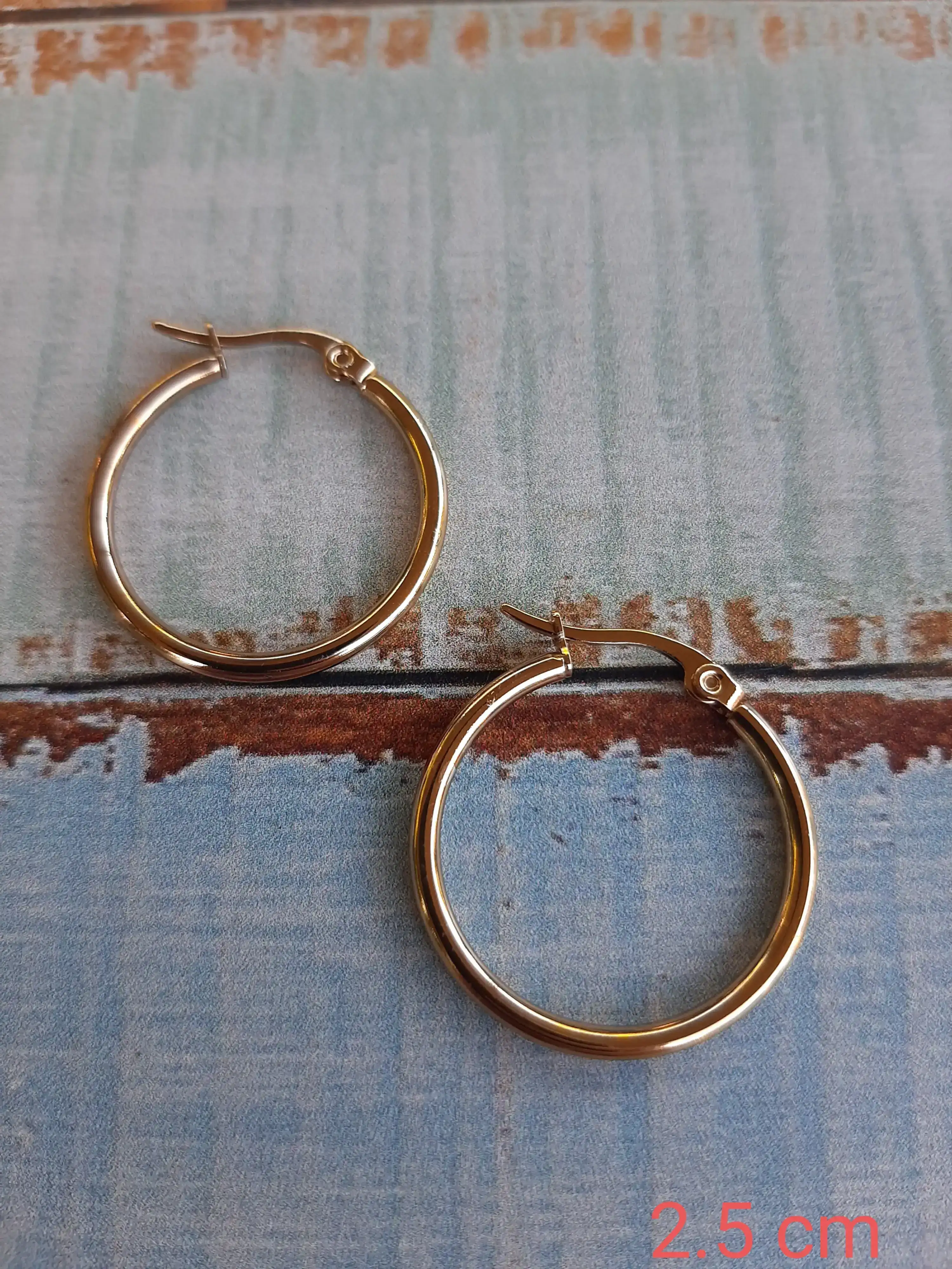 Argolla de acero dorado (diametro 2.5 cm)