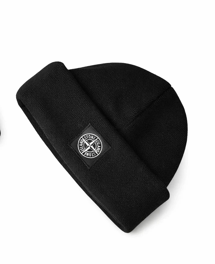 Gorro negro con parche STONE ISLAND