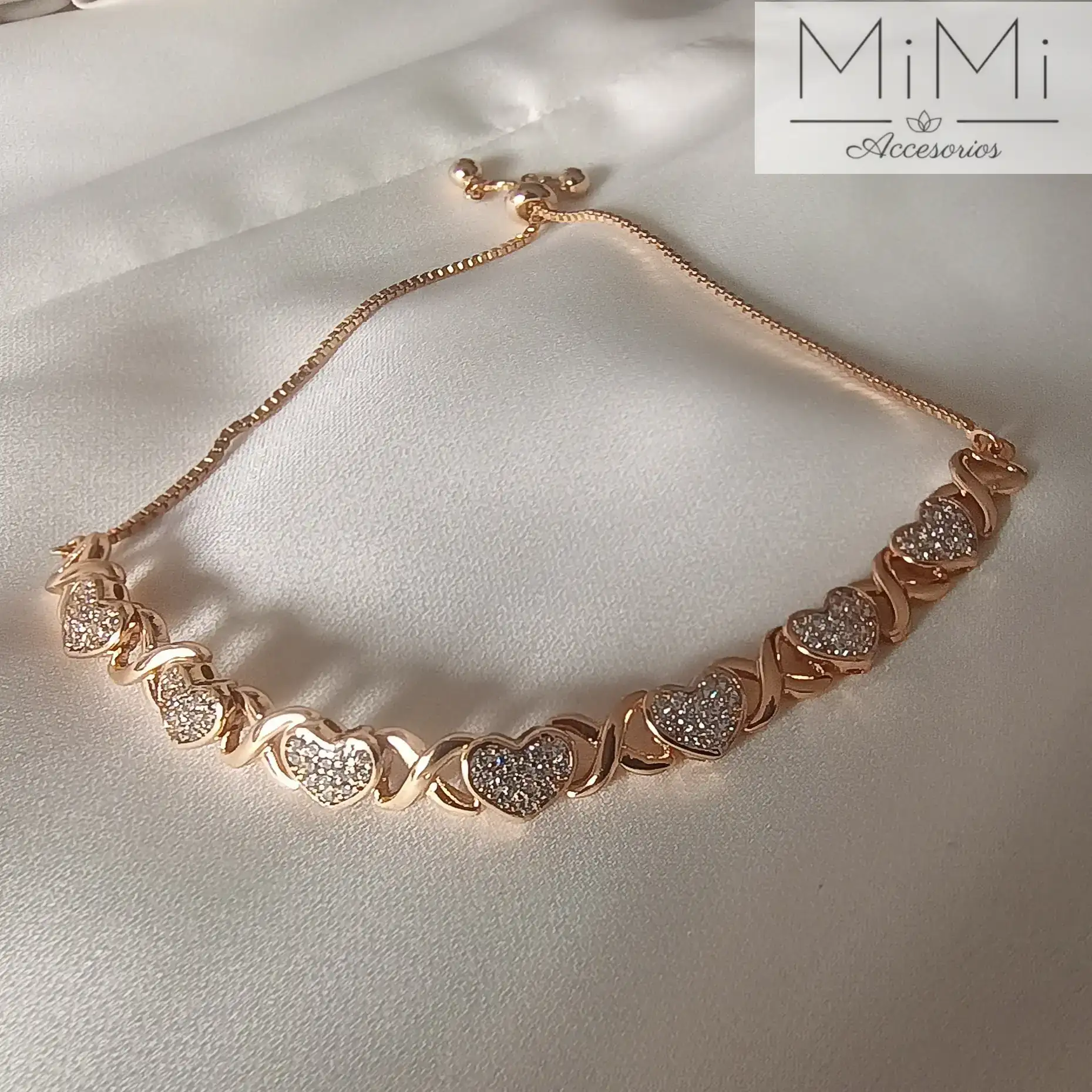 Pulsera bañada en oro corazones