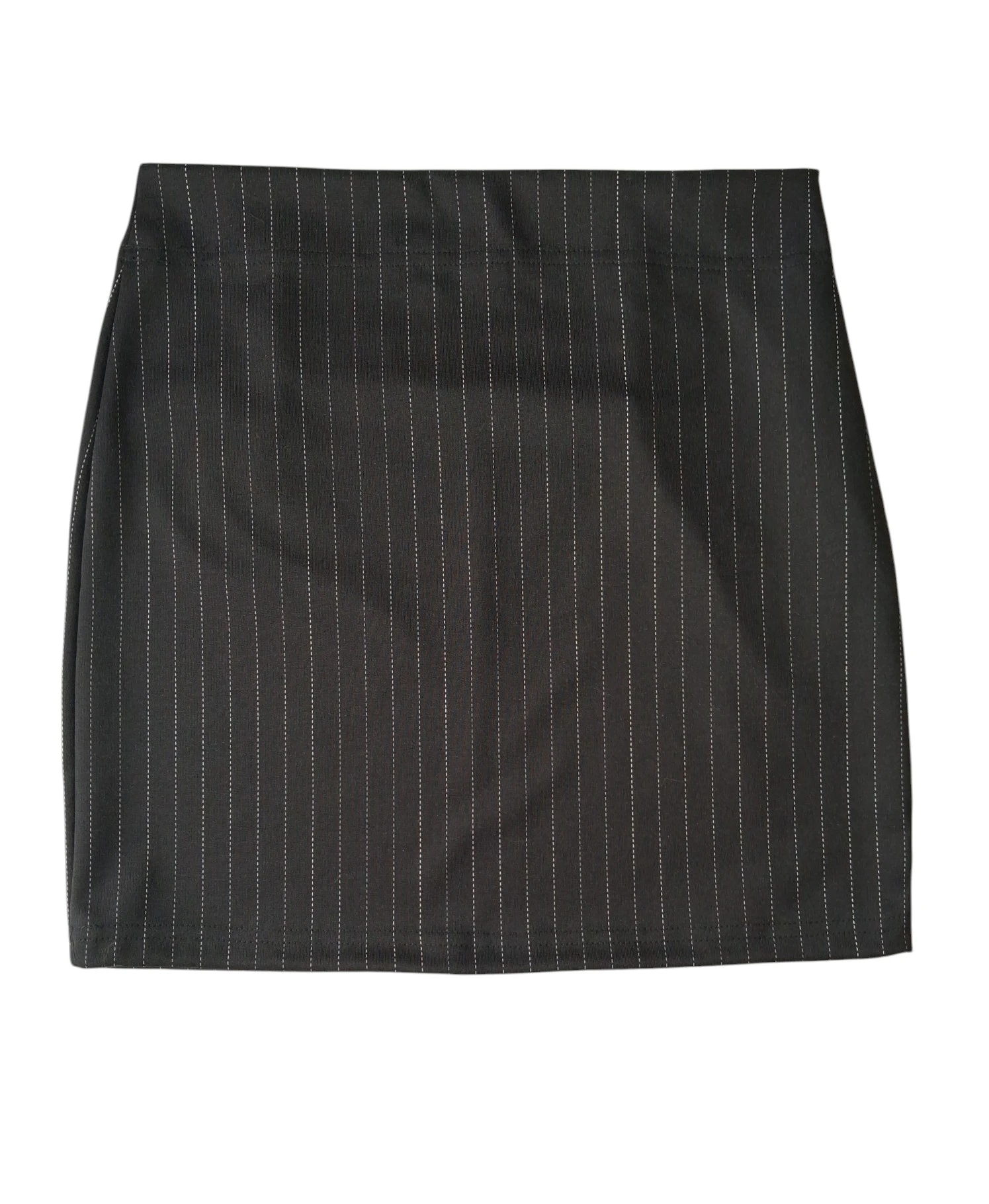 Falda negra con rayas blanca 