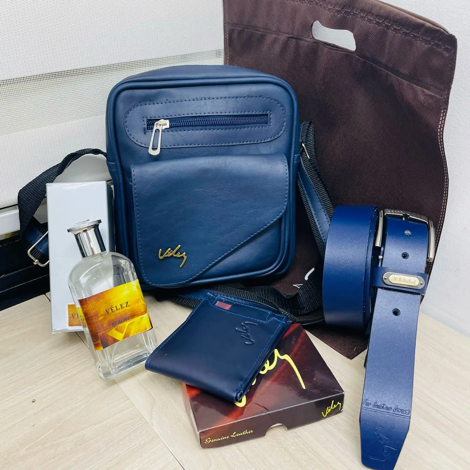 TRIO VELEZ LEO INCLUYE PERFUME VELEZ 4