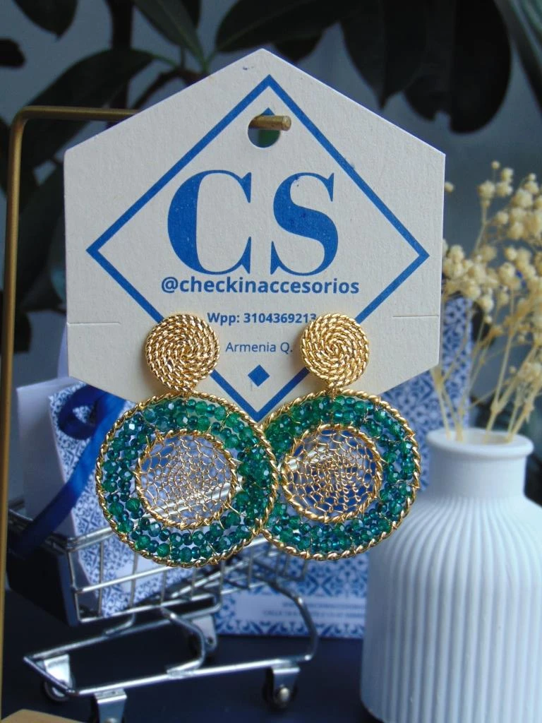 ARETES BAÑO DE ORO 24K CARACOL ENTORCHADO VERDE TEJIDO