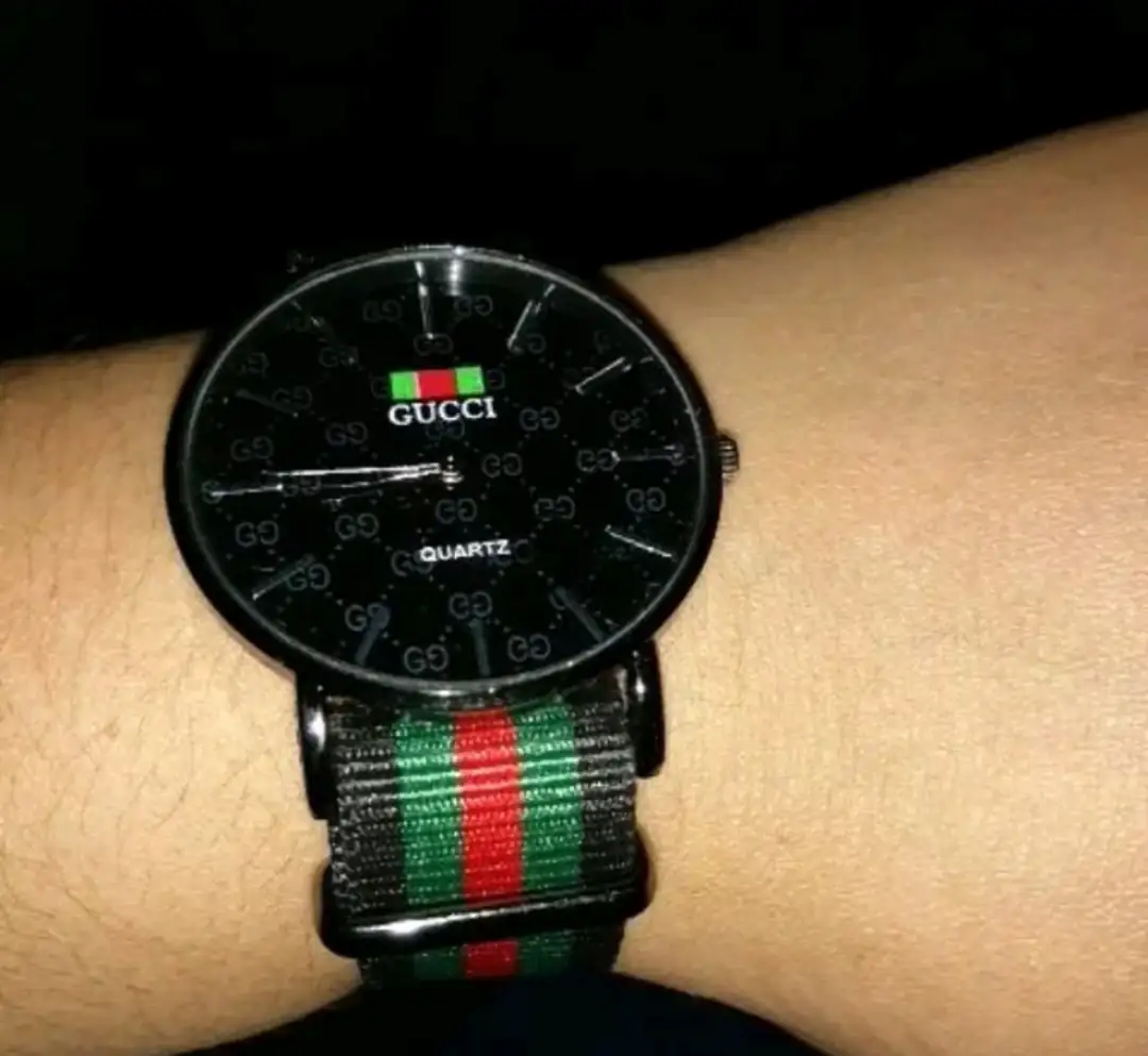 Relog  imitación GUCCi 2