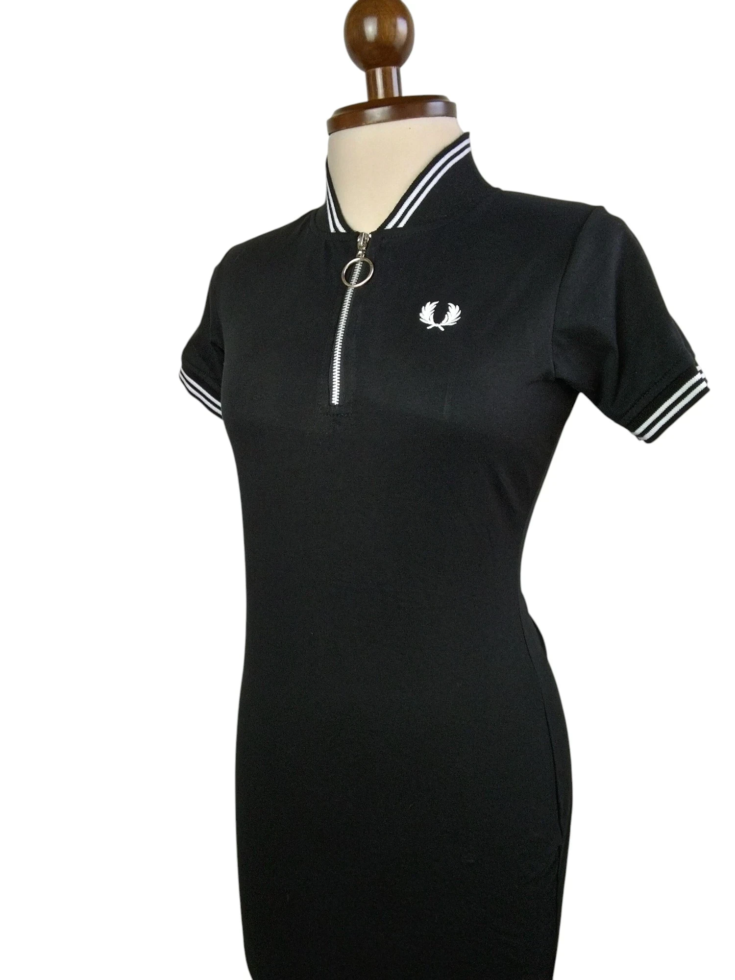Vestido negro con cremallera 