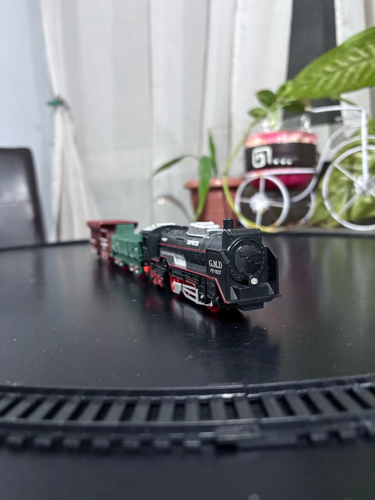 TREN VINTAGE CON LUZ Y MOVIMIENTO  3