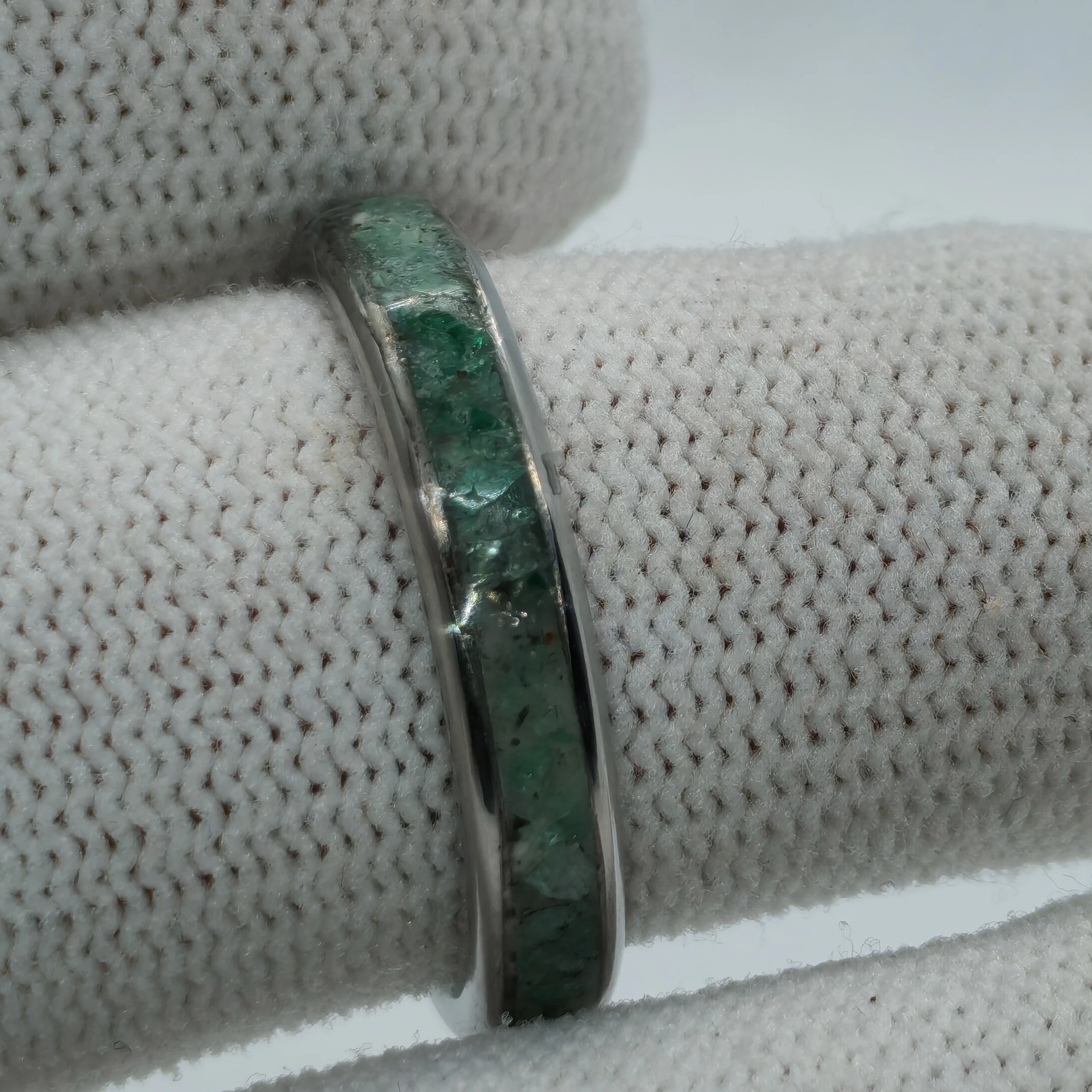 Anillo Neon talla 8.5 de Esmeraldas Verde Manzana 