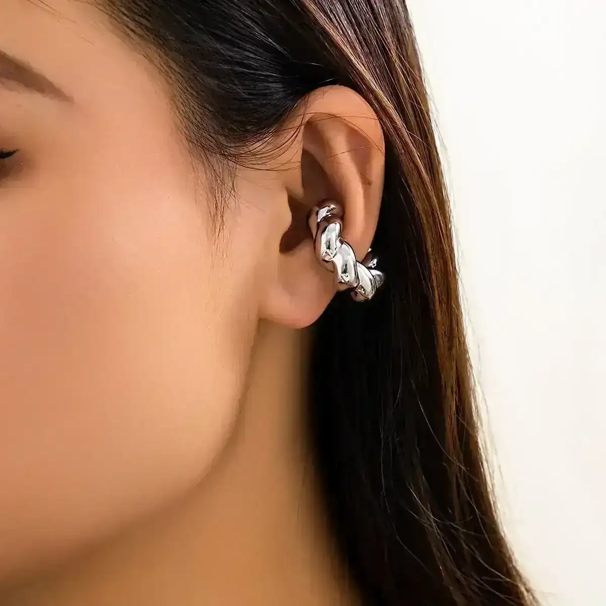 Ear Cuff Chunky Plateado REF: B02