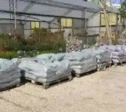 Compost 25 L / 12 kg. 3