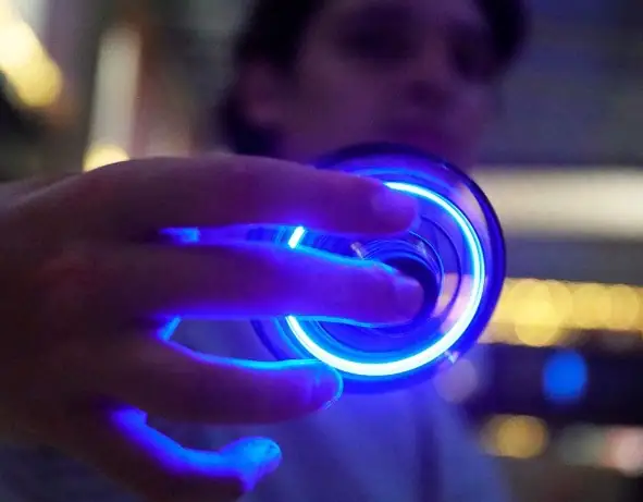 Spinner De Plástico Con Ventilador Y Luz LED  3