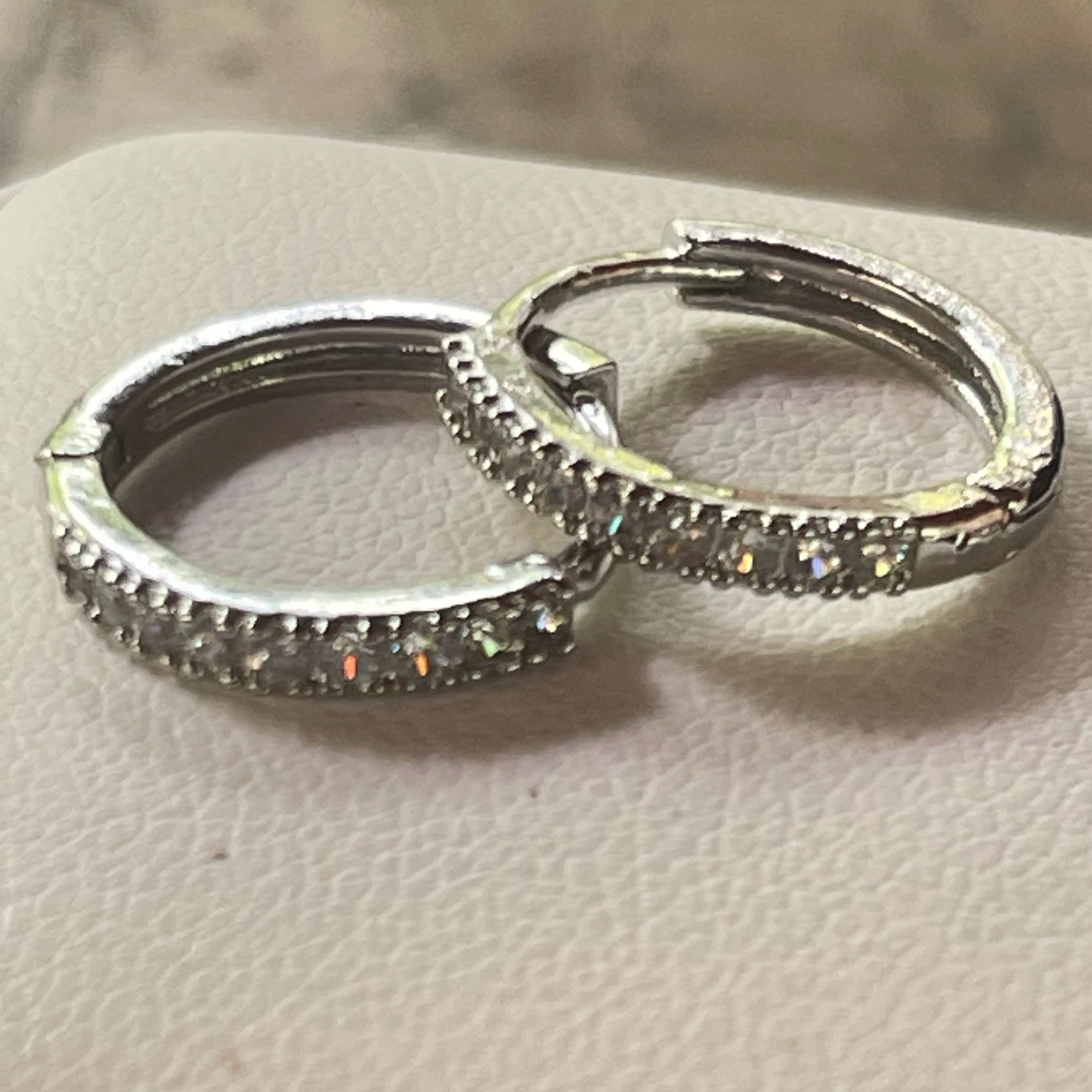 HOOPS PIEDRITAS SILVER 