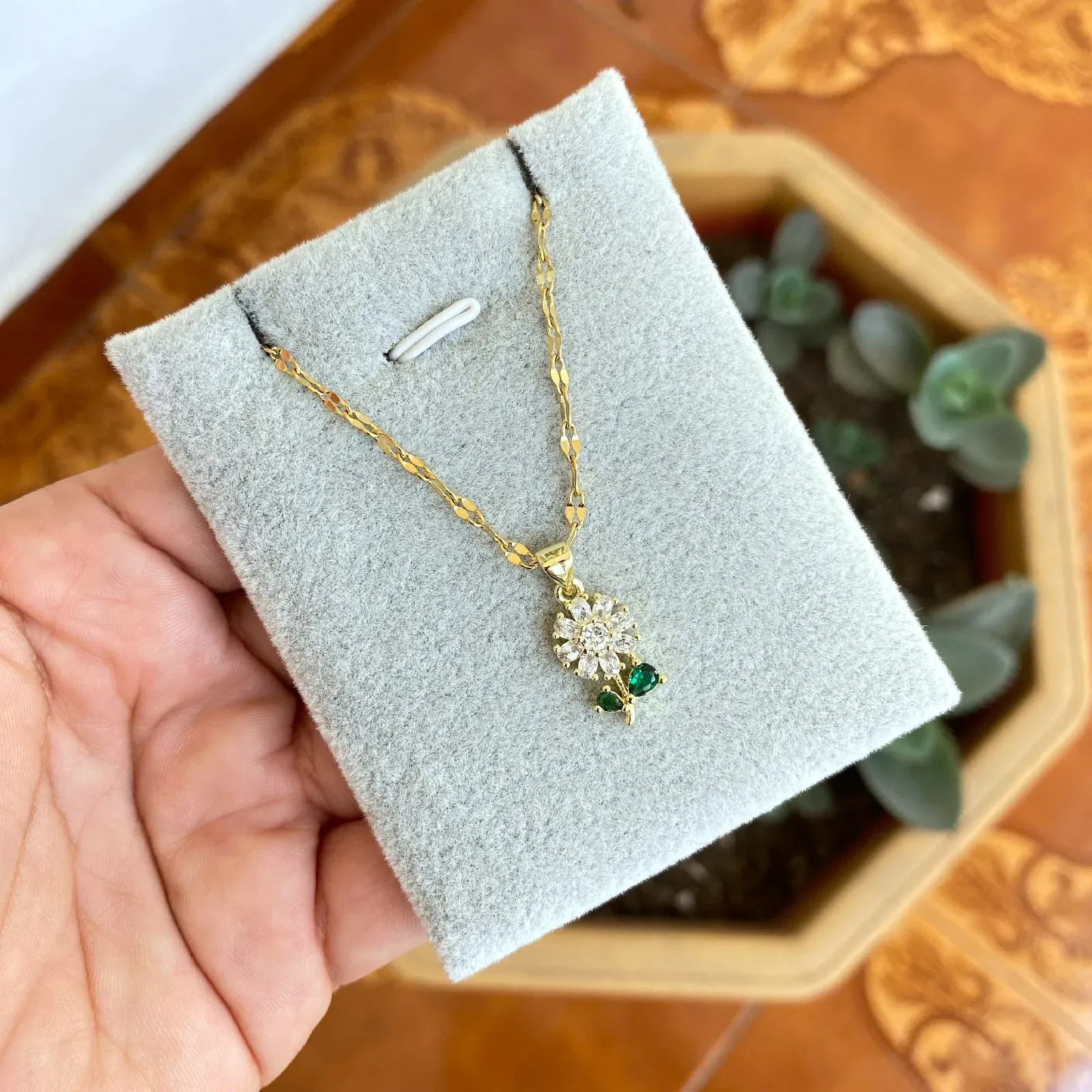 Cadena Y Dije En Acero Con Piedra Circon De Flor Pequeña Margarita  3