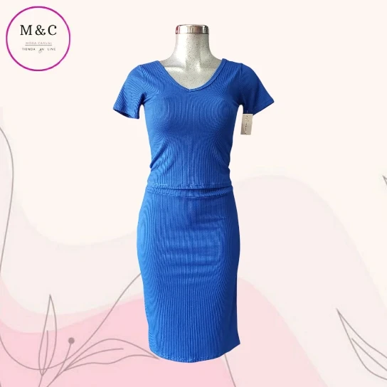 Conjunto Talla Mediano falda y blusa  2