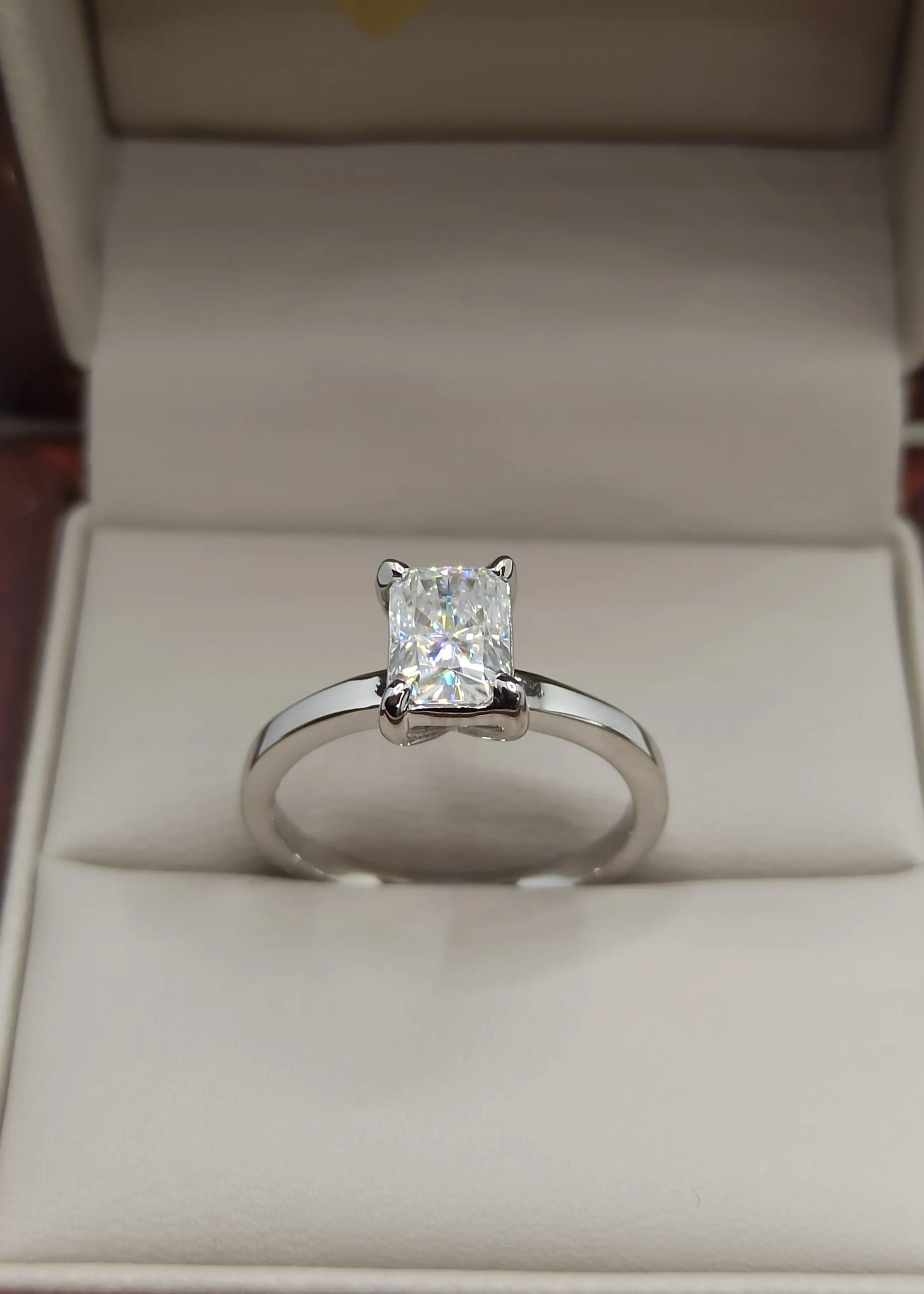 Anillo solitario radiant  2