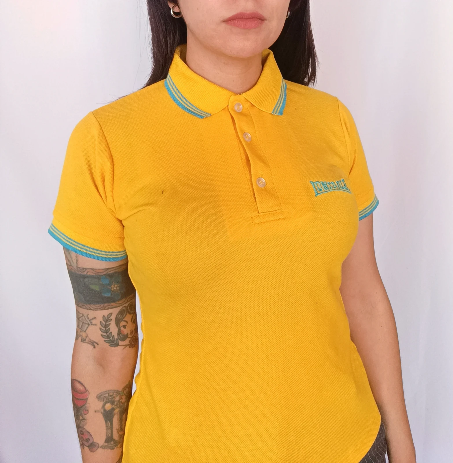 Camisa polo amarillo mostaza 