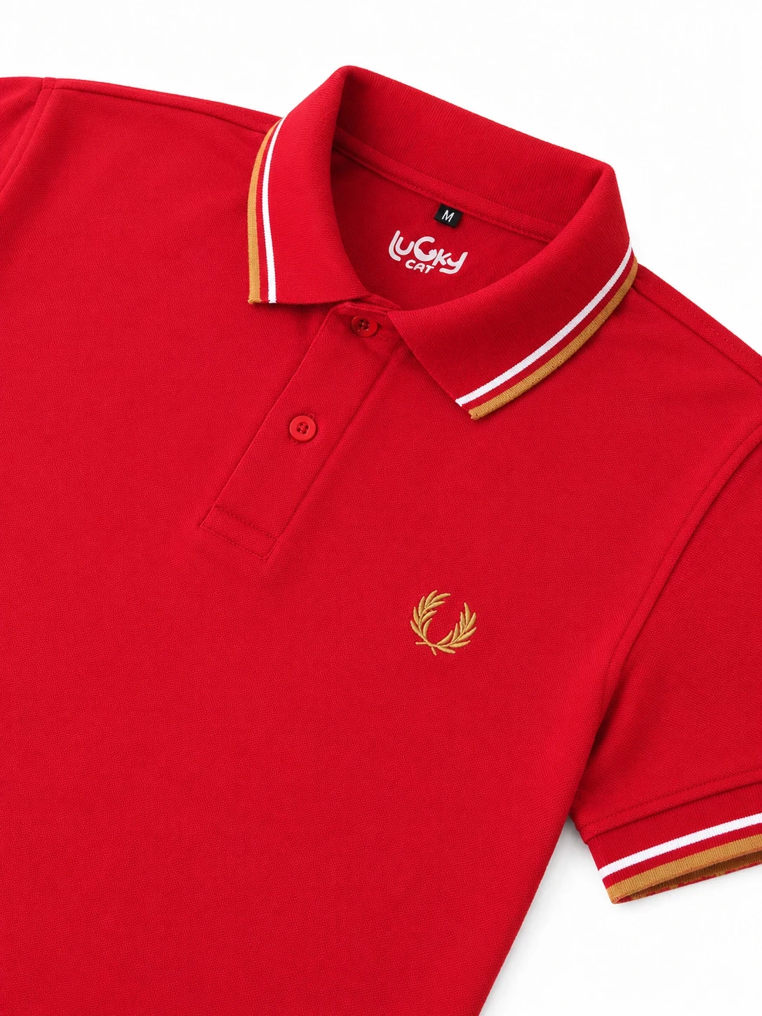 Camisa polo con blanco y dorado 