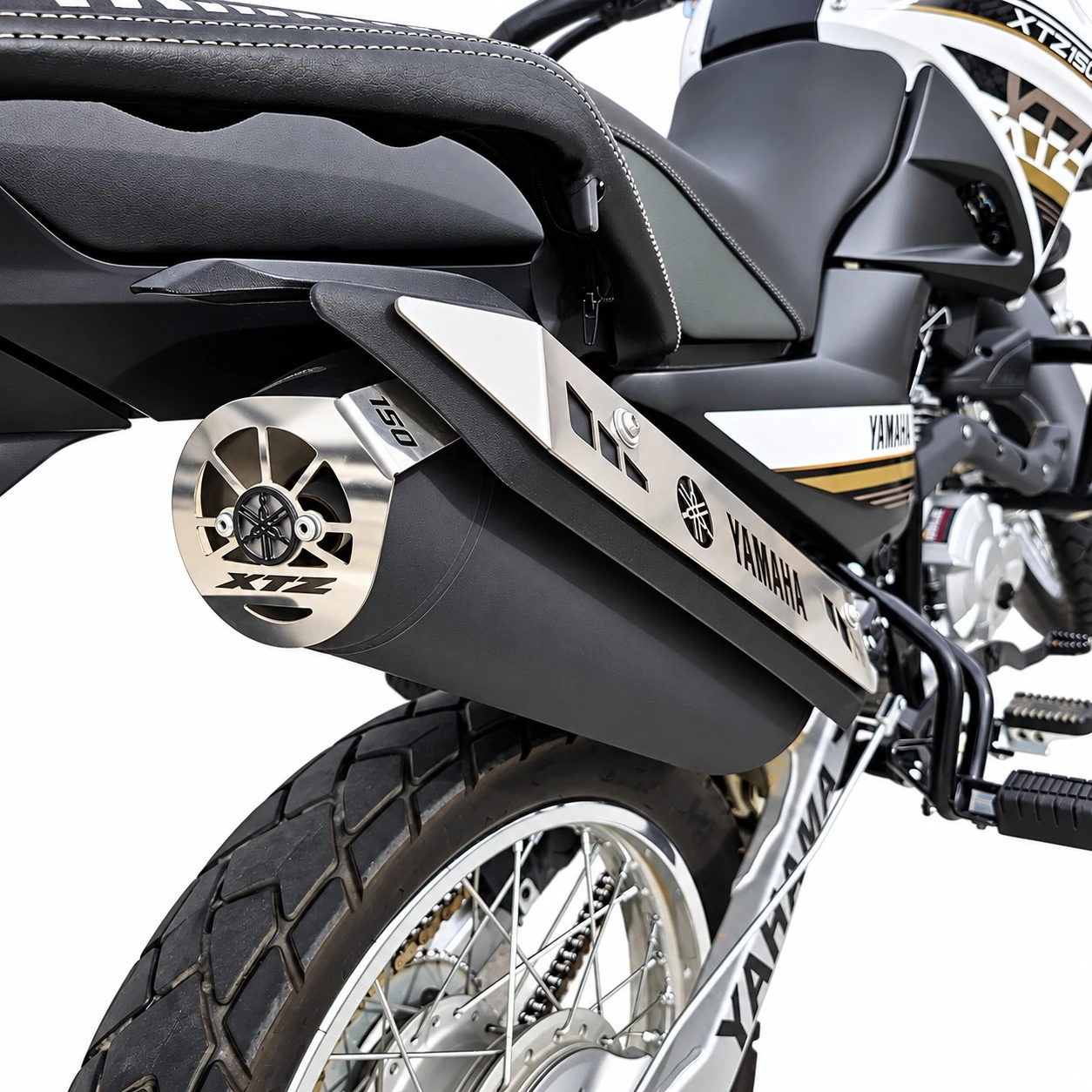 AC Xtz 150 protector de exosto acero cromado logo 3d negro ML 2