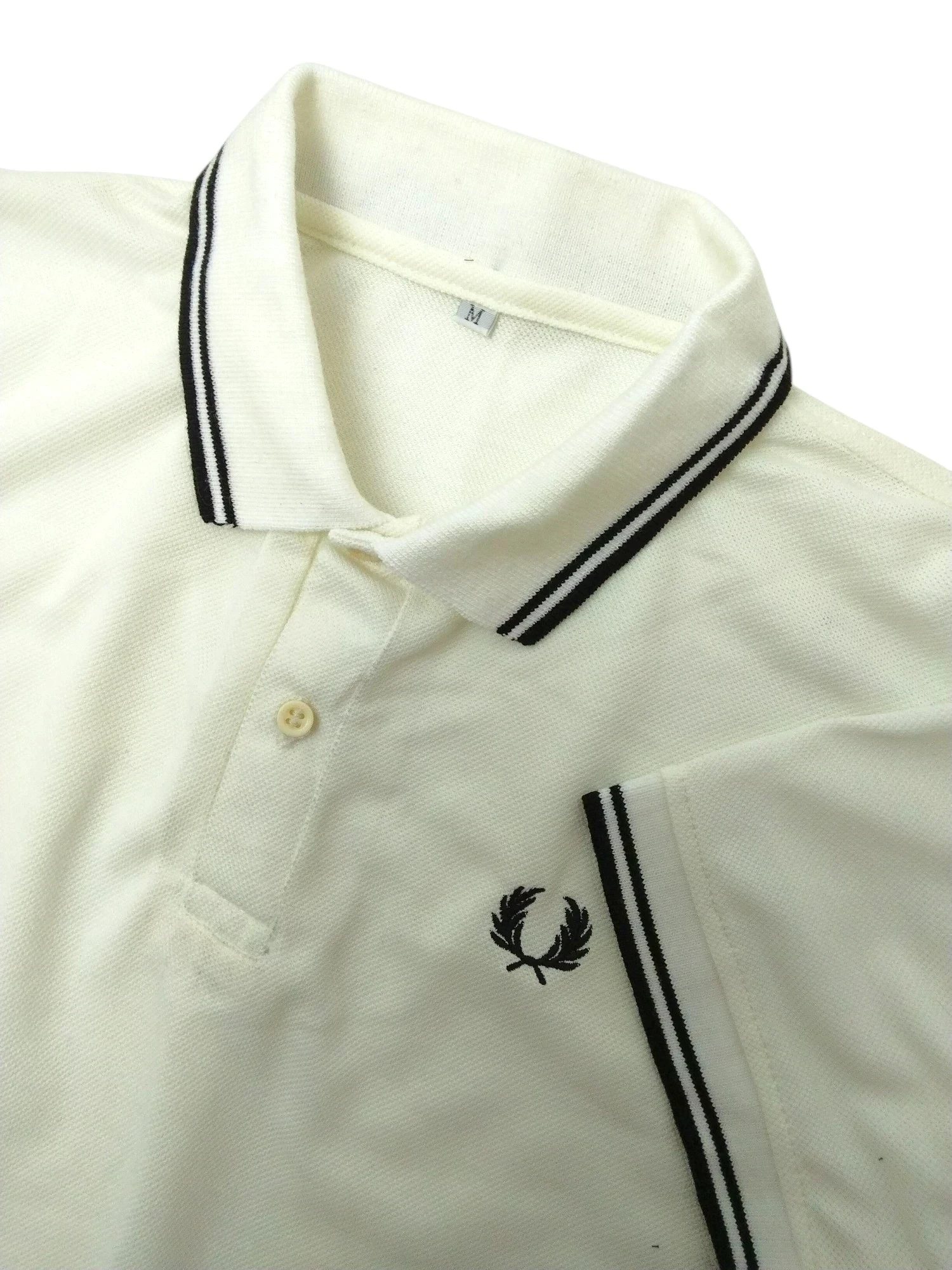 Camisa polo crema con negro 