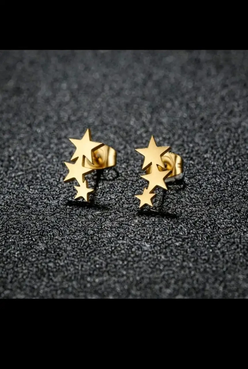 Zarcillos minimalistas estilo tachuelas