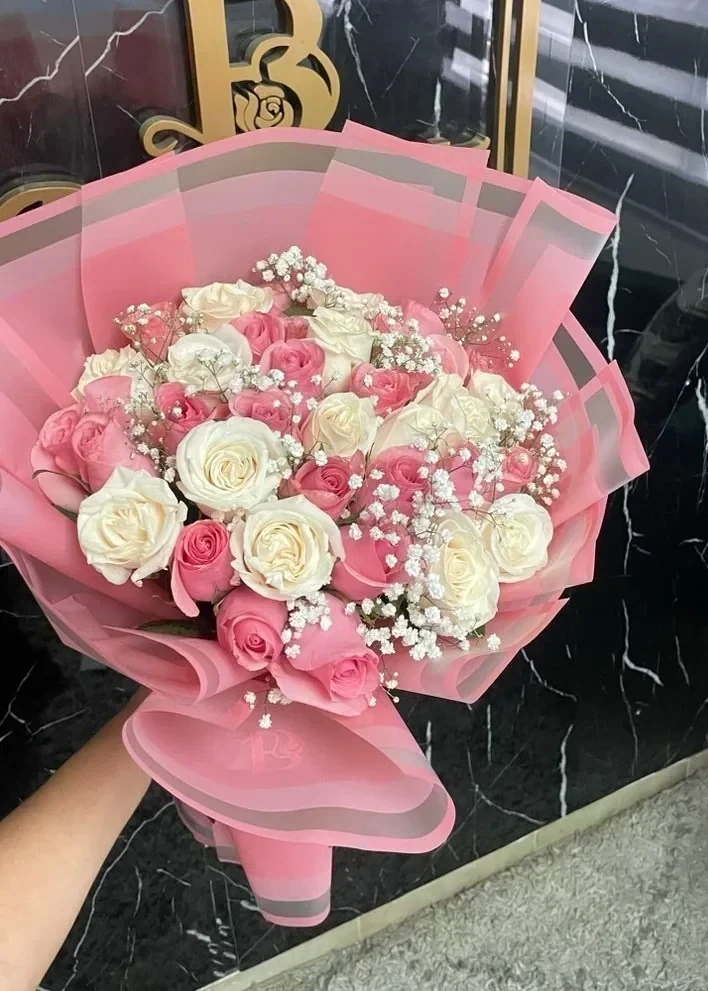 Ramillete de 36 rosa y gipso