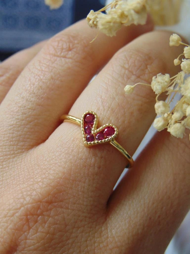 ANILLO ACERO DOR LINEA CORAZON FUCSIA