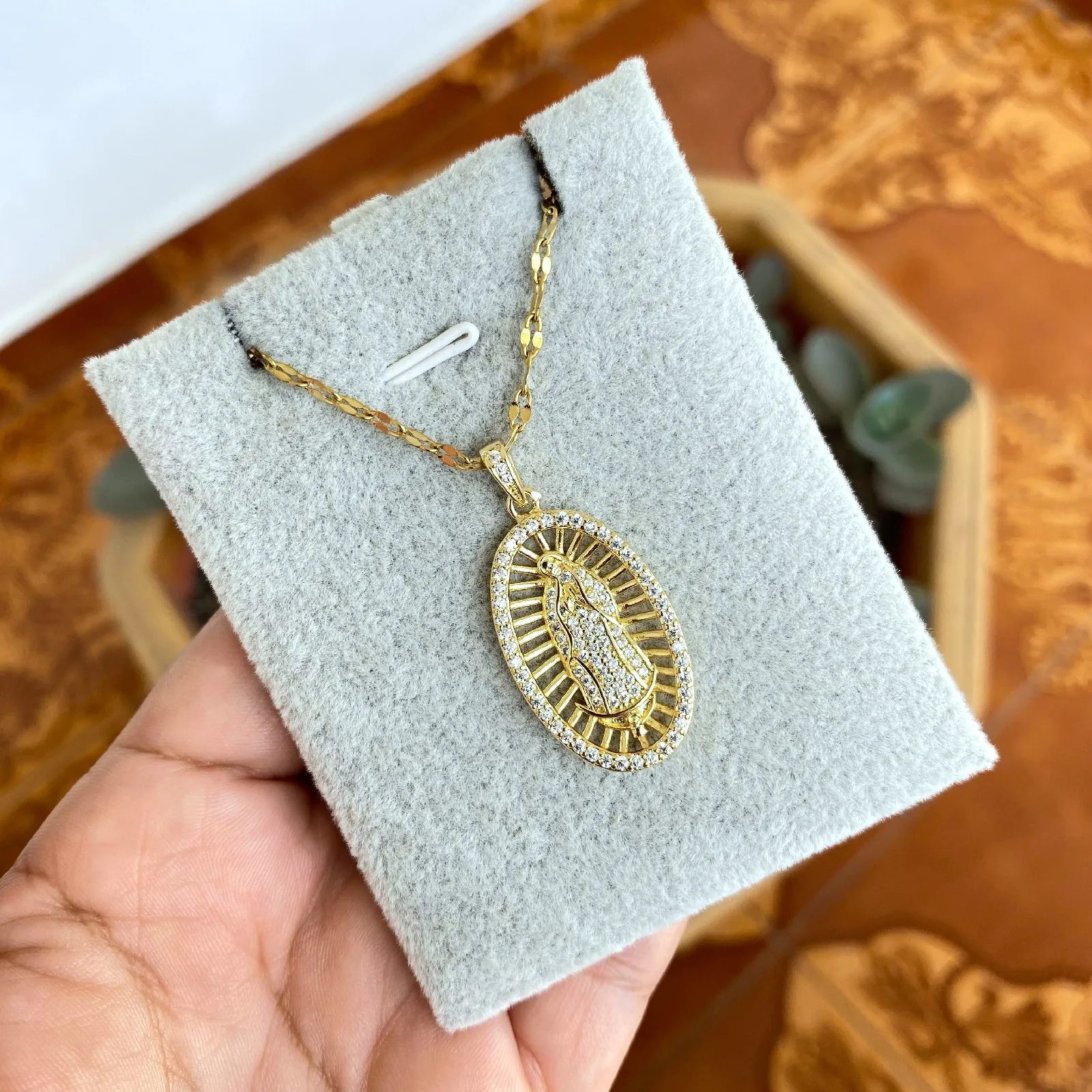 Cadena Y Dije En Acero Con Piedra Circon De Virgen De Guadalupe Blanca 3