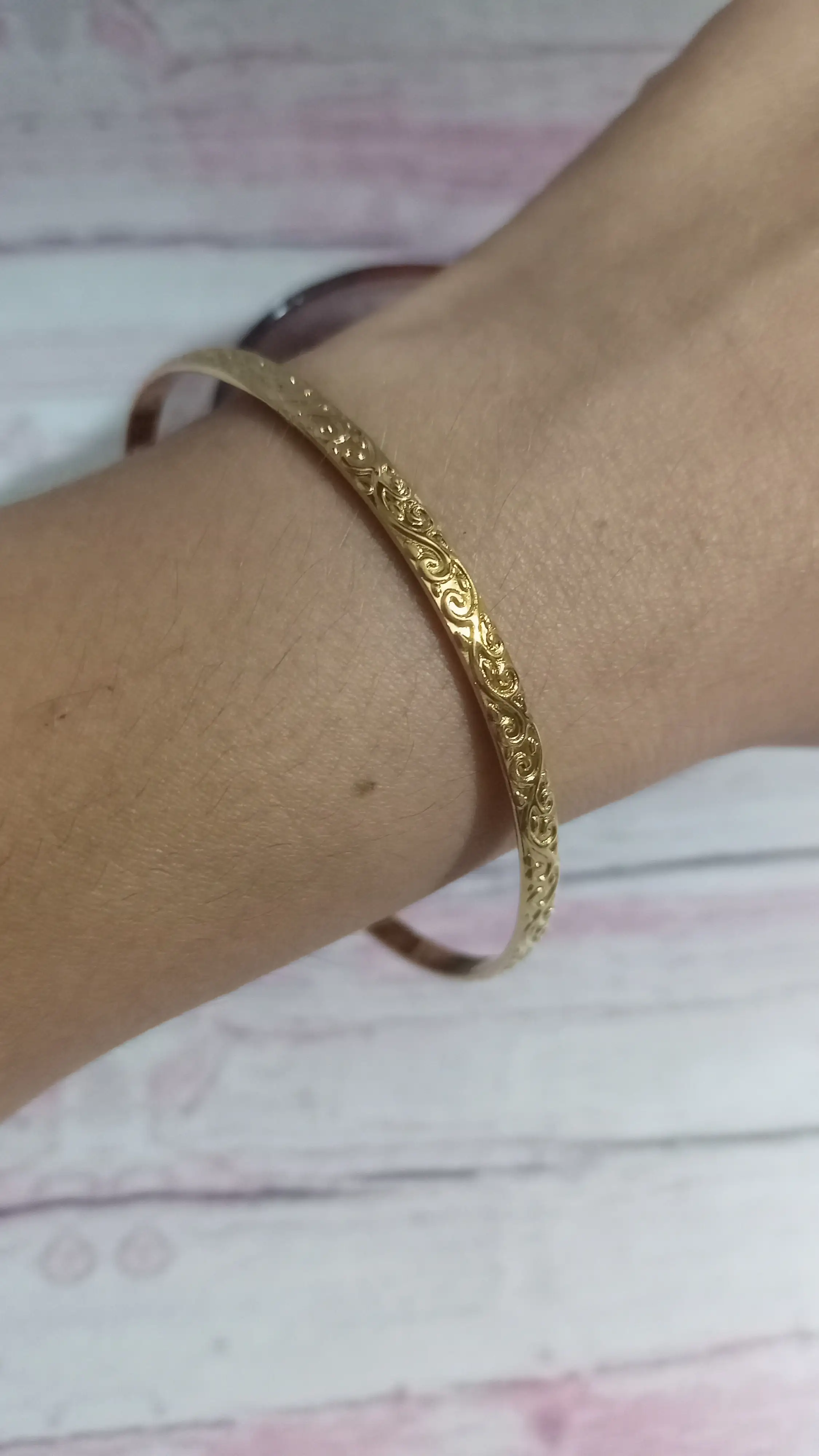 ESCLAVA LABRADA,EN ACERO DORADO  3