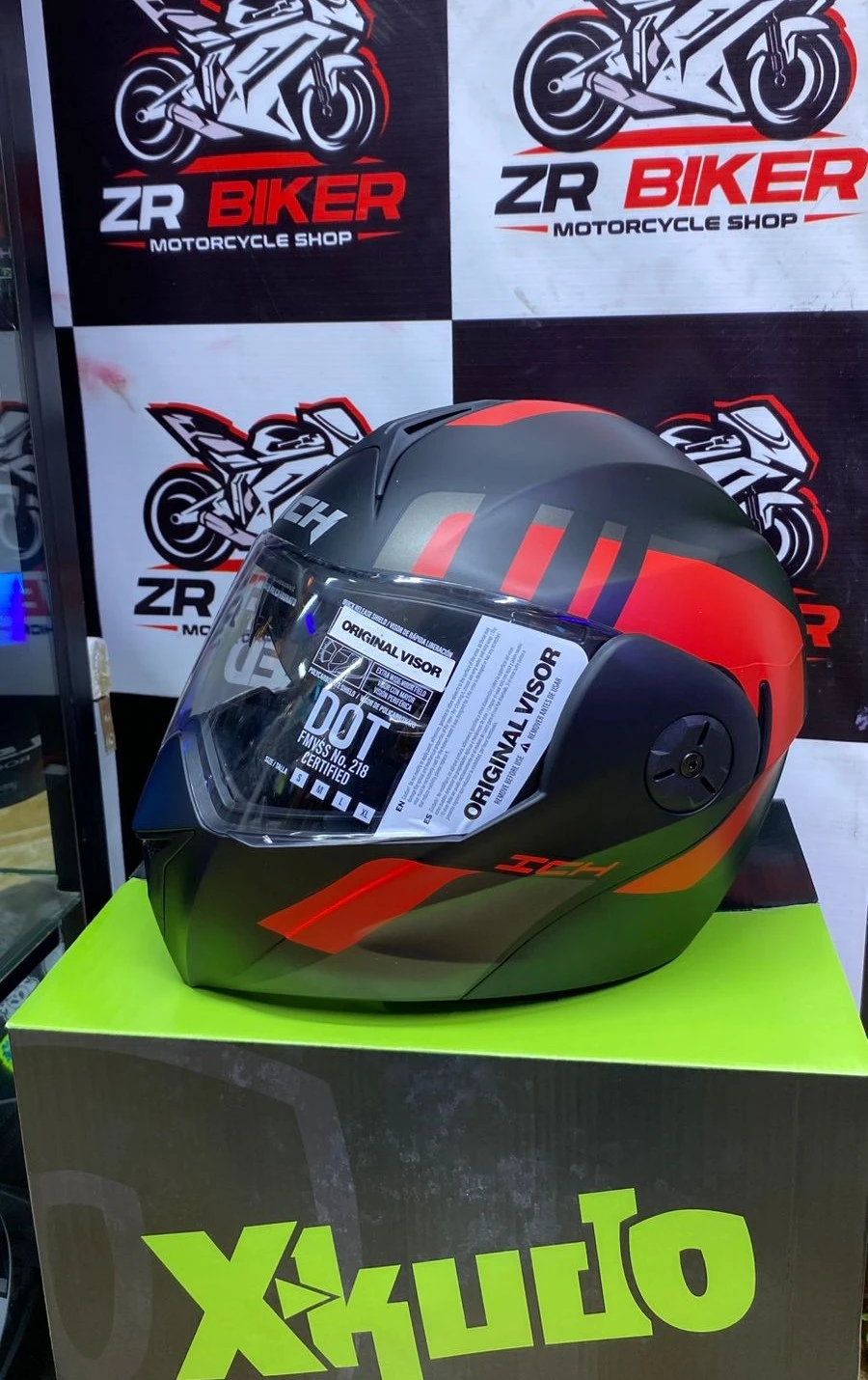 Casco abatible rojo