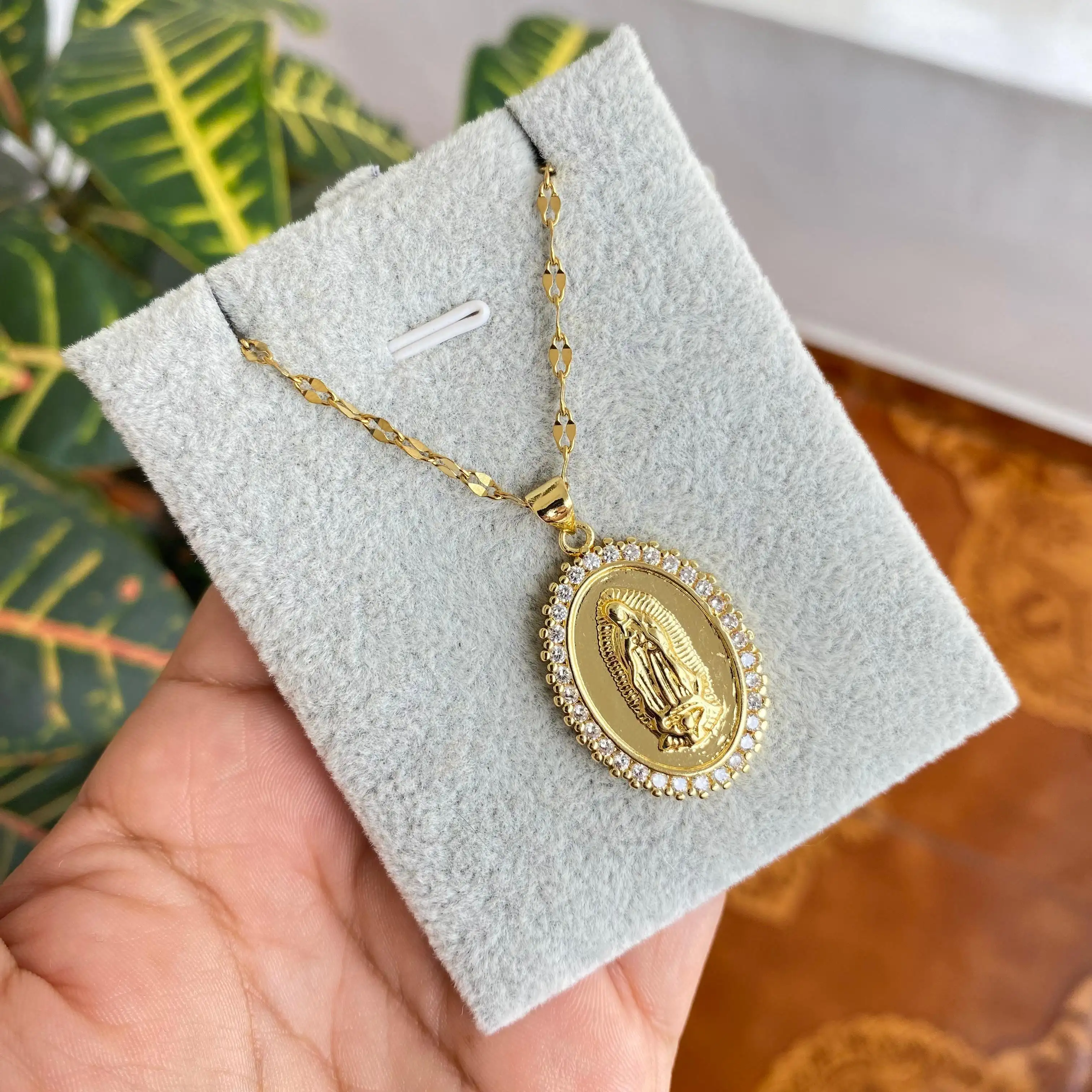 Cadena Y Dije En Acero Con Piedra Circon De Virgen De Guadalupe Blanca 2