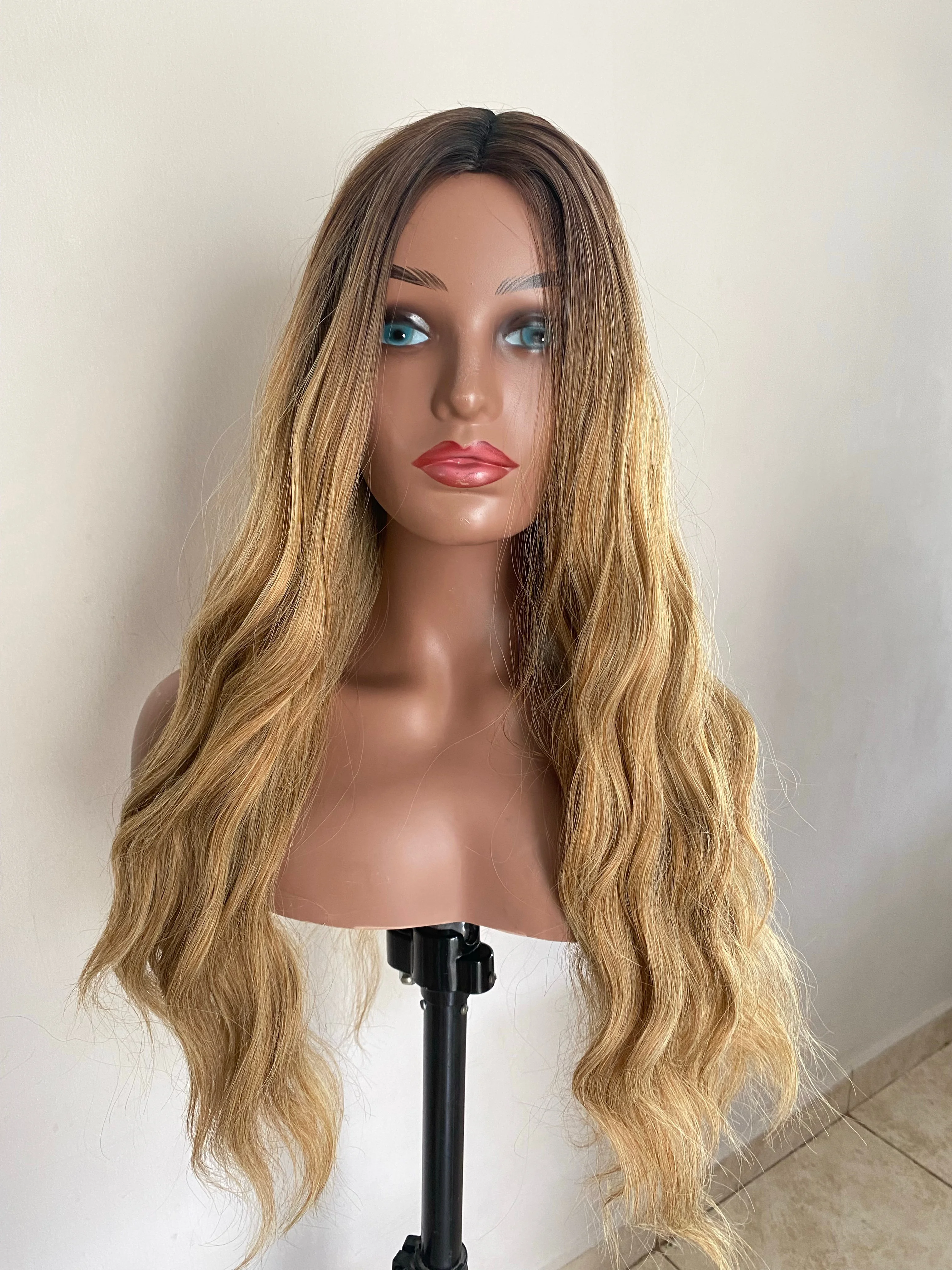 Peluca ondulada 28”  2