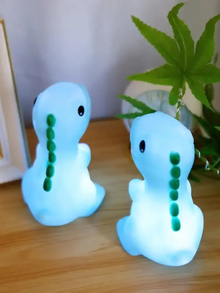 Lámpara pequeña de dinosaurio  2