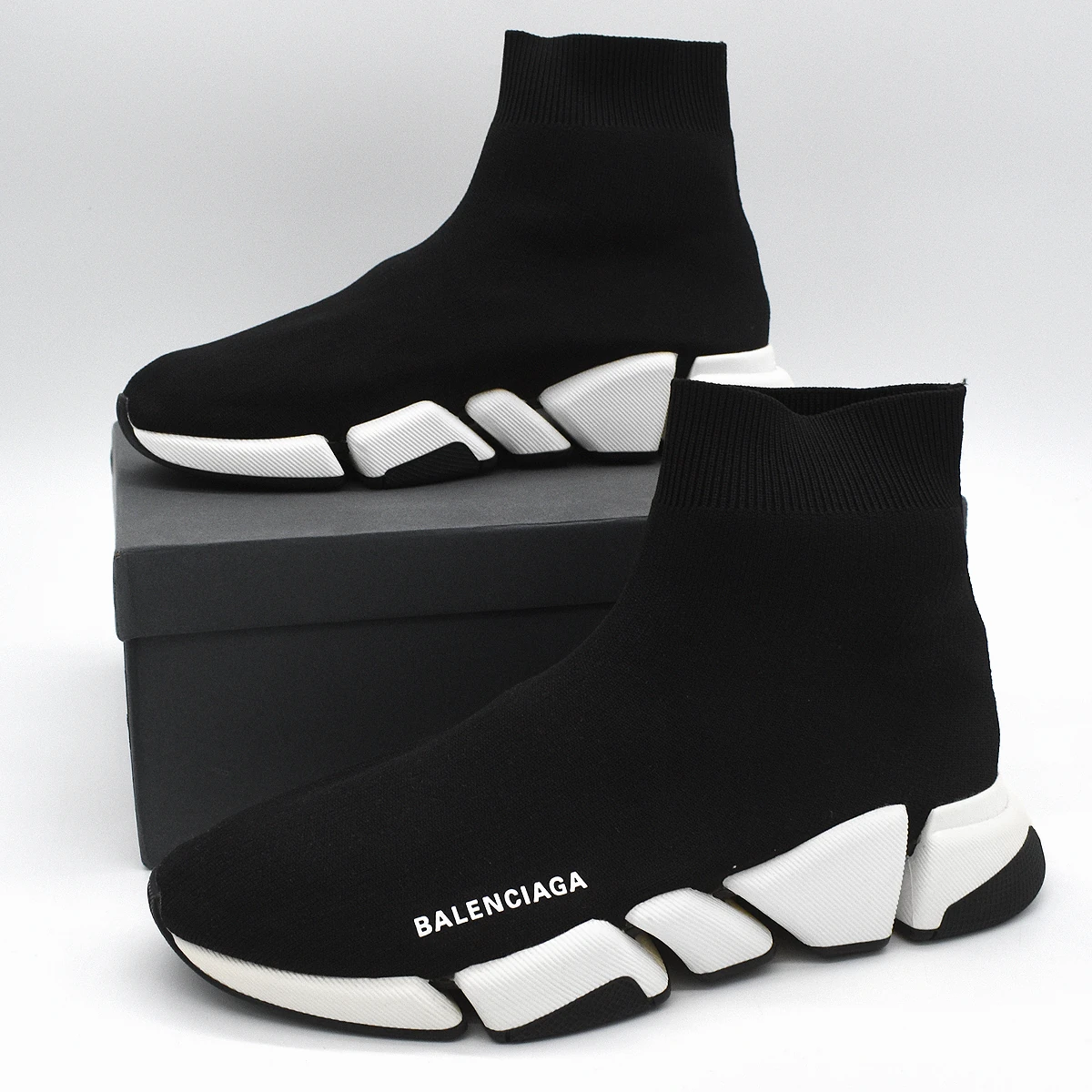 Balenciaga Speed 2.0 en blanco y negro 3