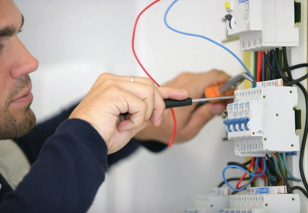 ELECTRICISTA 3