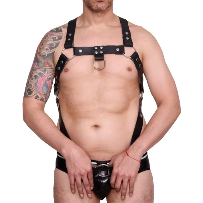 Arnés con broche y cockring