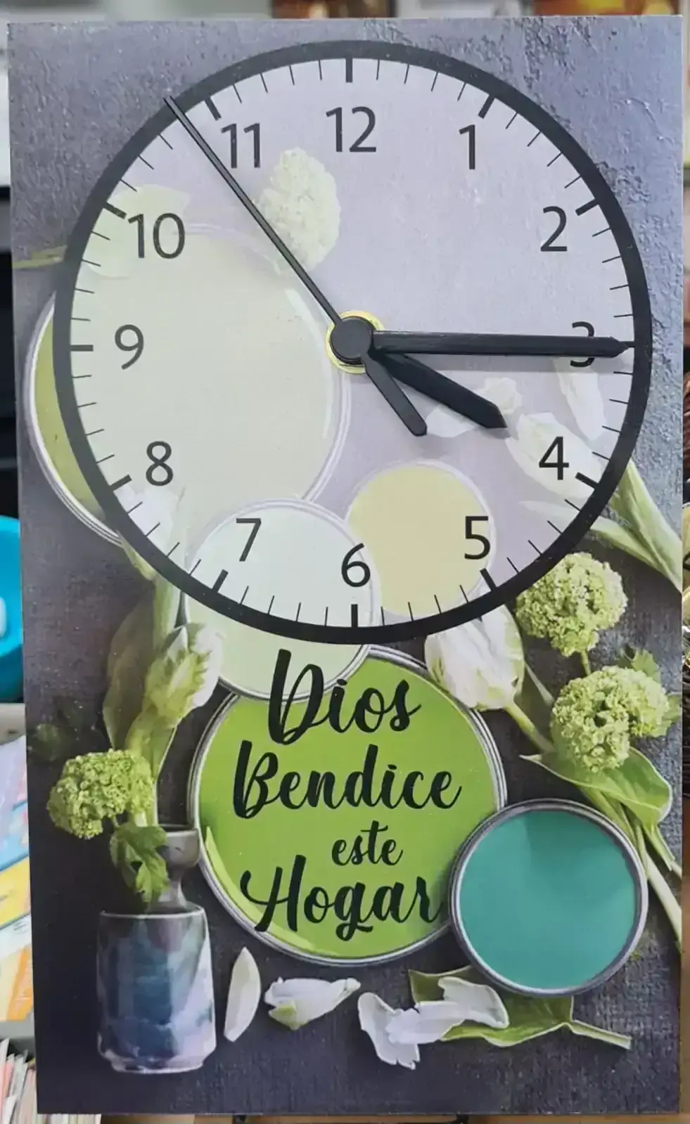 Reloj chico pared. R8