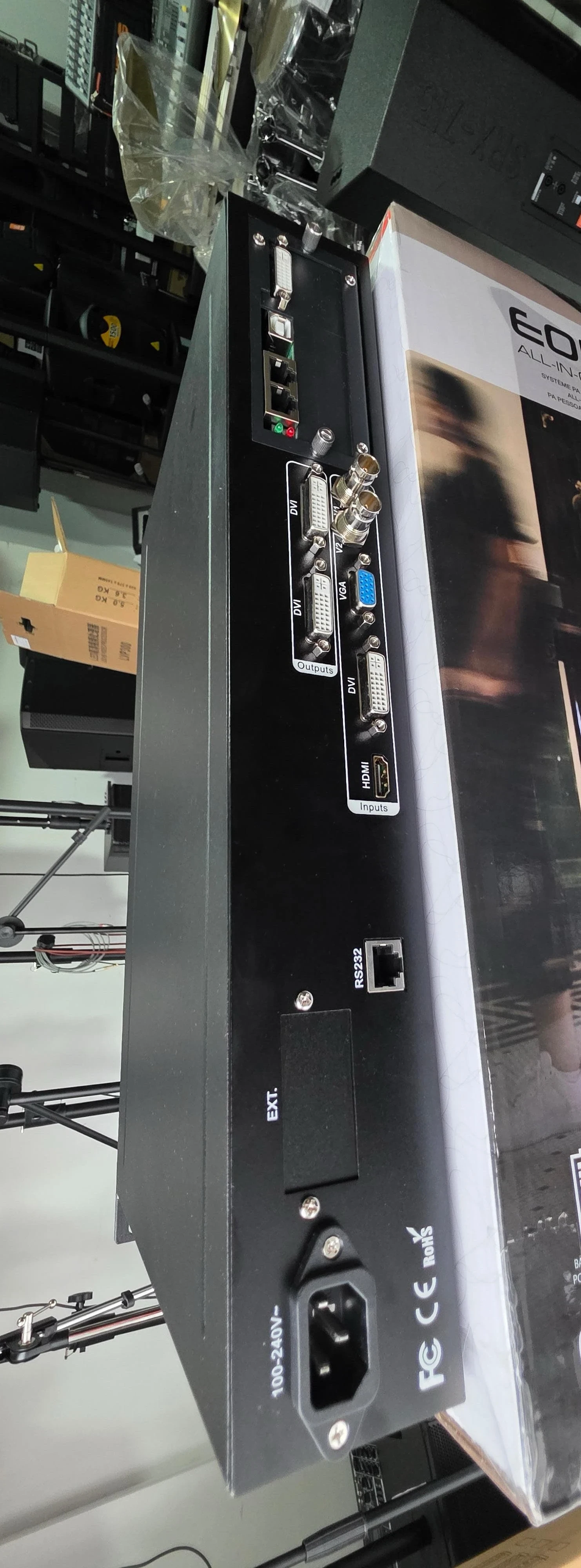 - PROCESADOR DE VIDEO LVP-300 con una salida de video  3
